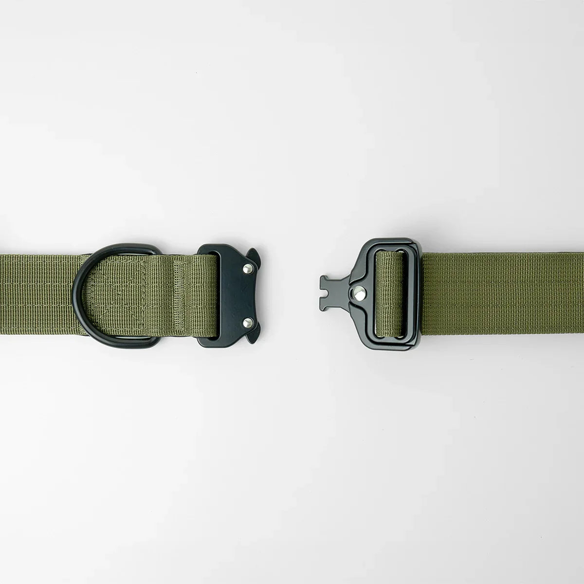 1.5 inch tactical collar - army green - close up of buckle and D-ring