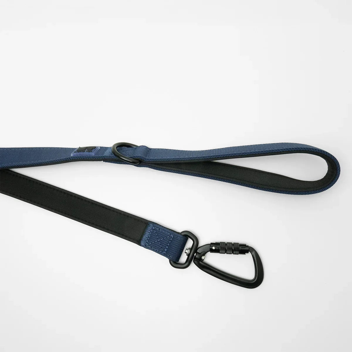handle of navy blue dog lead and end of dog lead showing the D-ring, the neoprene padding on the leash and in the handle and the black swivel carabiner